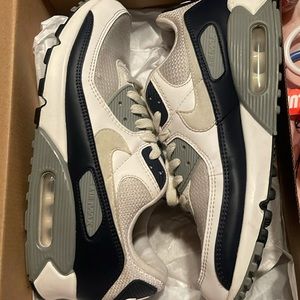 I’m selling these air max 90